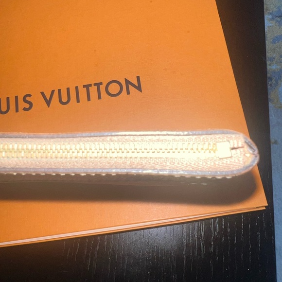 Authentic Louis Vuitton Daily Pouch - Picture 7 of 9